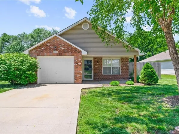 406 S Russell St, Oak Grove, MO 64075