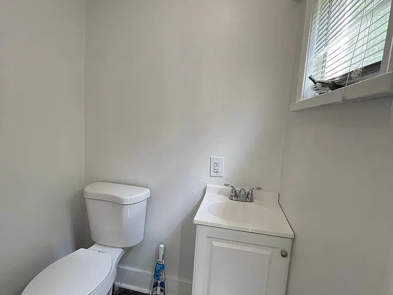 830 Montclair Ave — Photo 11