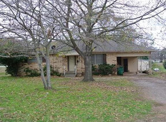 3rd image of 941 Faircrest Dr