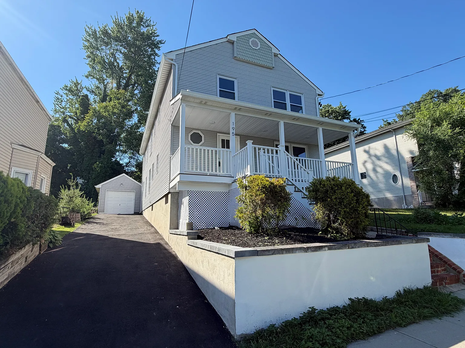 2 bed, 2.5 bath, 1500 sqft, $3,900 — Photo 2