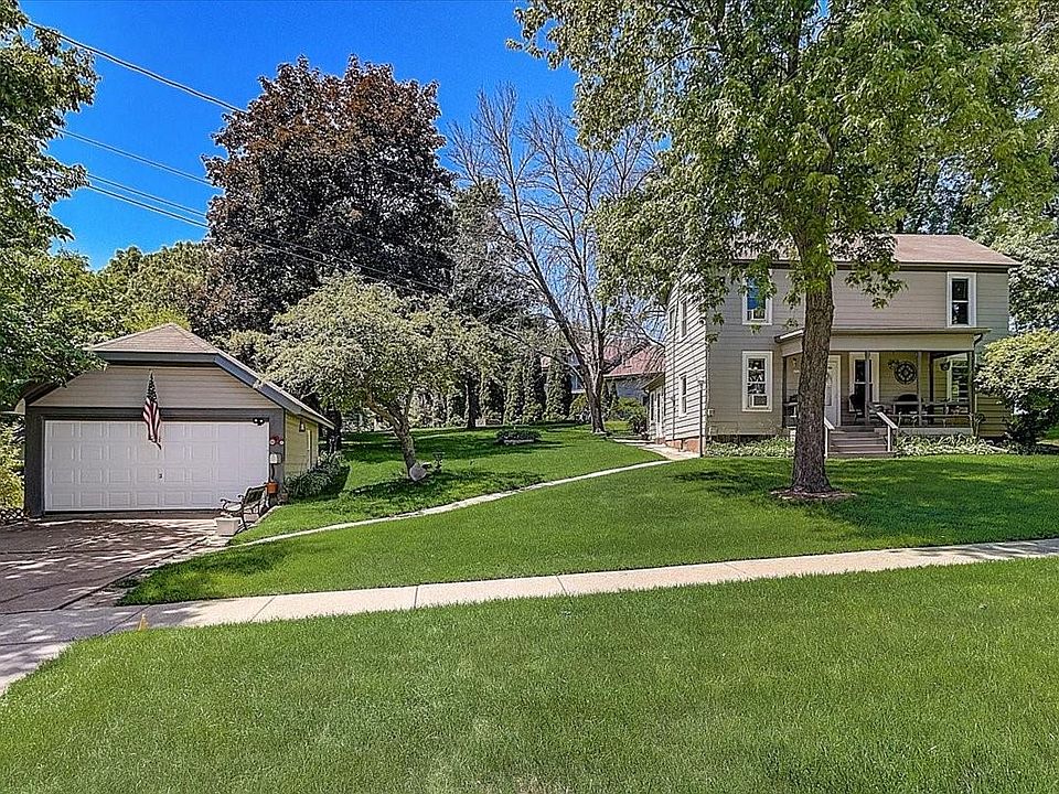 995 Water St, Prairie Du Sac, WI 53578 Zillow