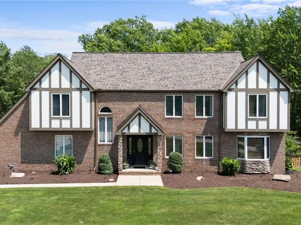 10061 Brookside Cir, North Royalton, OH 44133