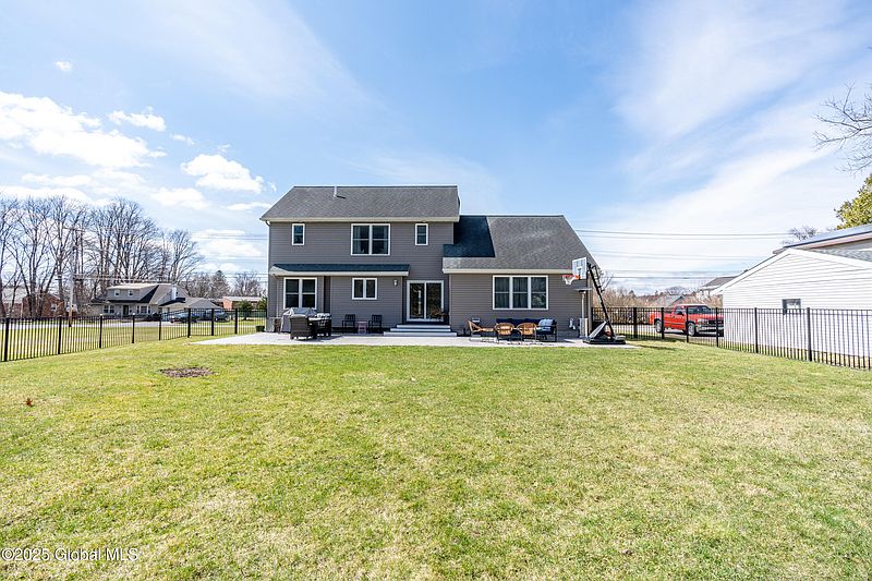2nd image of 42 Craigie Avenue