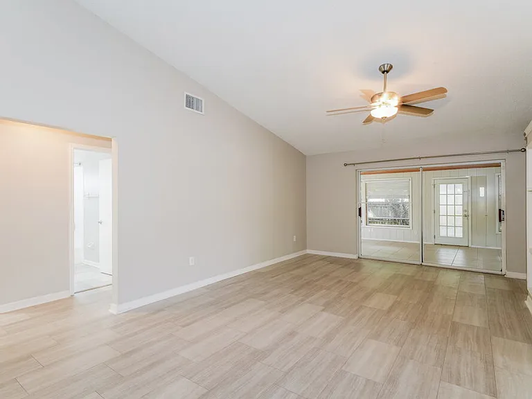 26808 Haverhill Dr — Photo 5