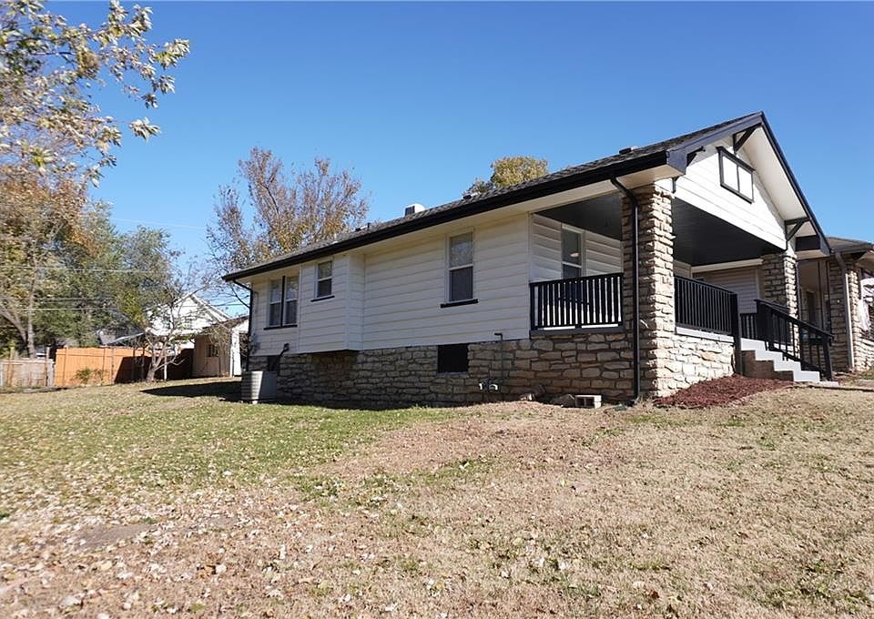 3822 E 68th Ter, Kansas City, MO 64132 | Zillow