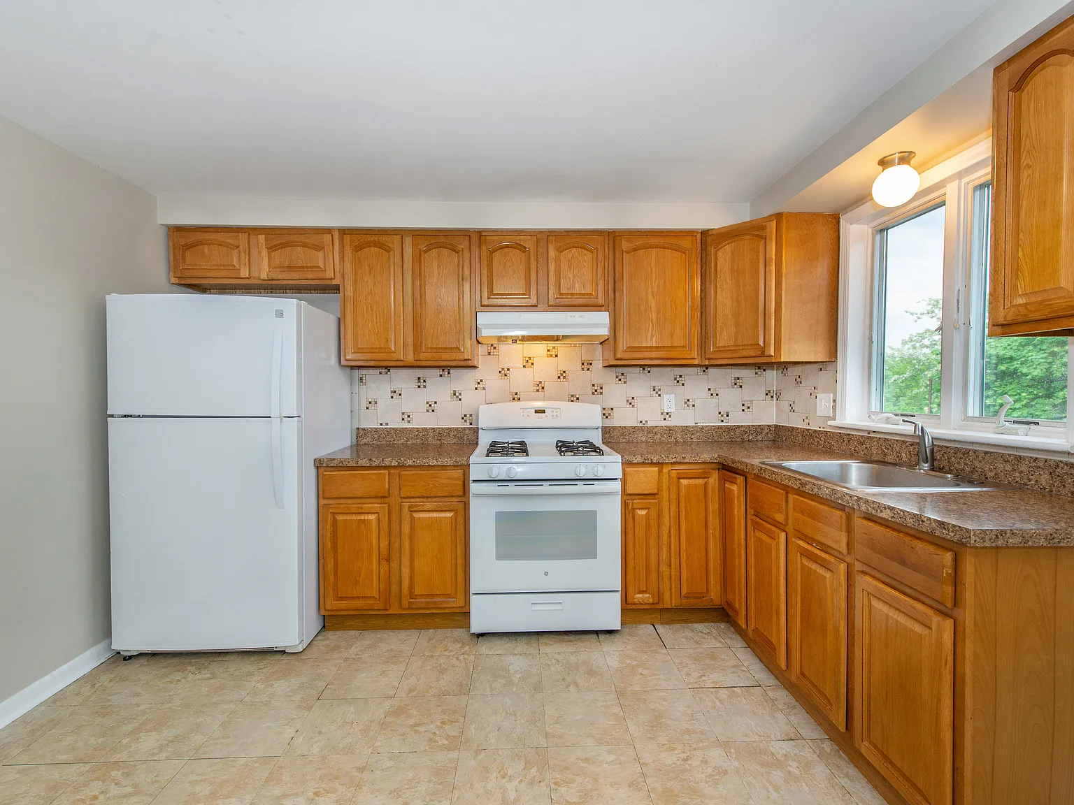 2 bed, $2,350 — Photo 2