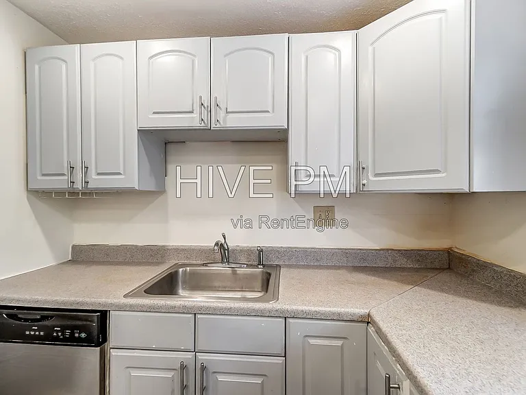 3246 Linwood Ave #2 — Photo 11