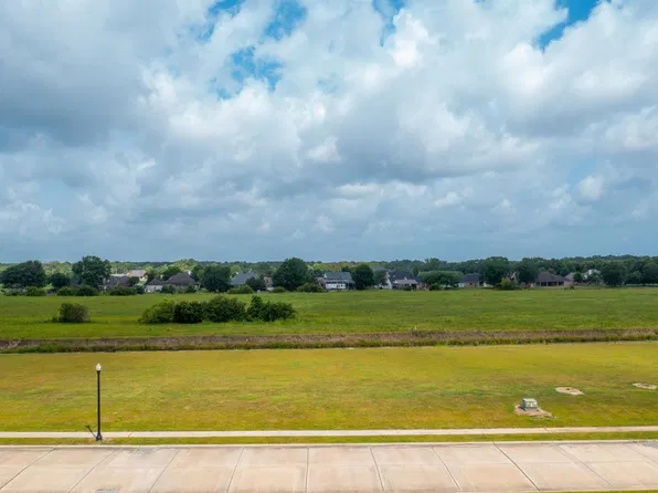 101 River Estates St, Berwick, LA 70342