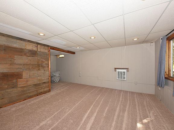 3rd image of 518 Oxford Dr