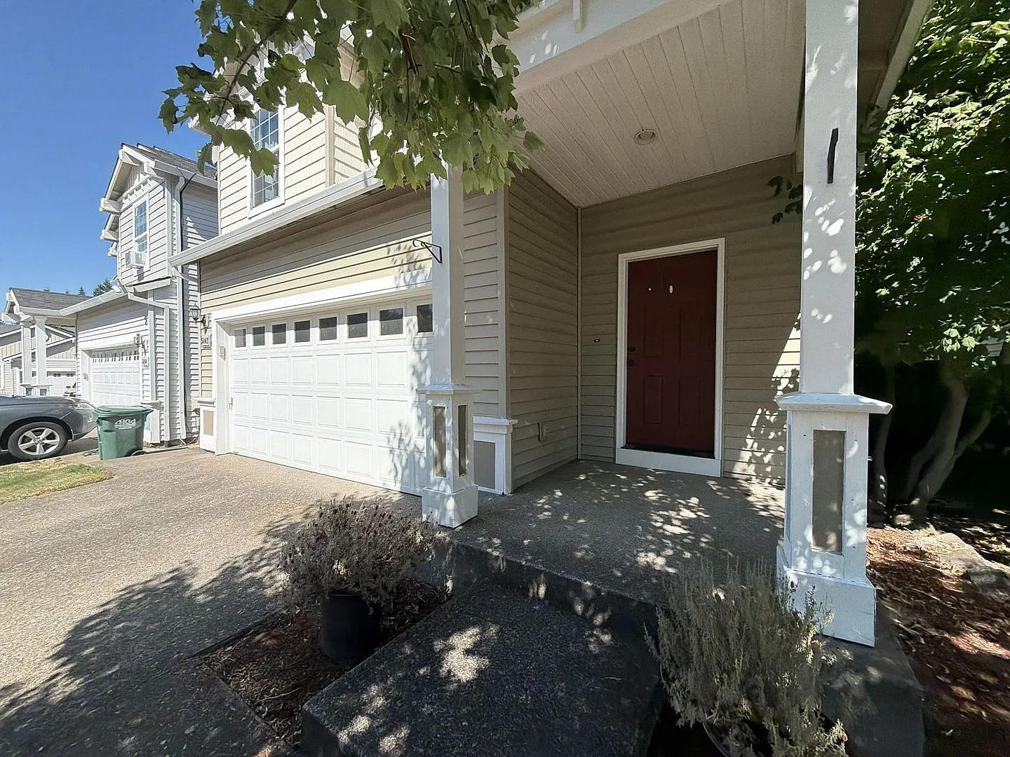 Stunning Hillsboro 4-Bedroom Home with Granite Kitchen, Central A/C & 2-Car Garage — Photo 2