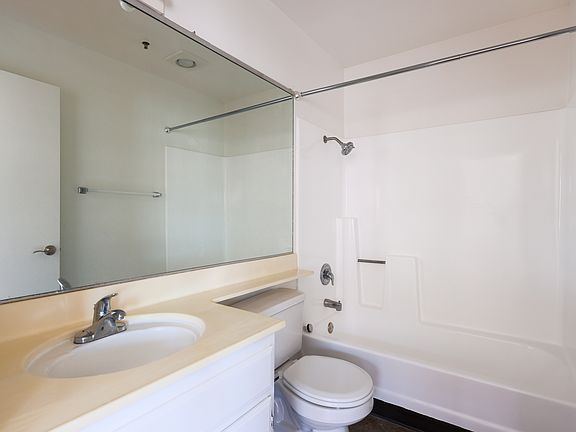 5th image of 500 S Saint Andrews Pl