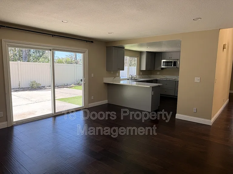 11035 Forestview Ln — Photo 4