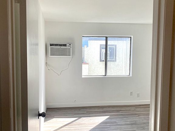 3rd image of 18530 Hatteras St Unit 304