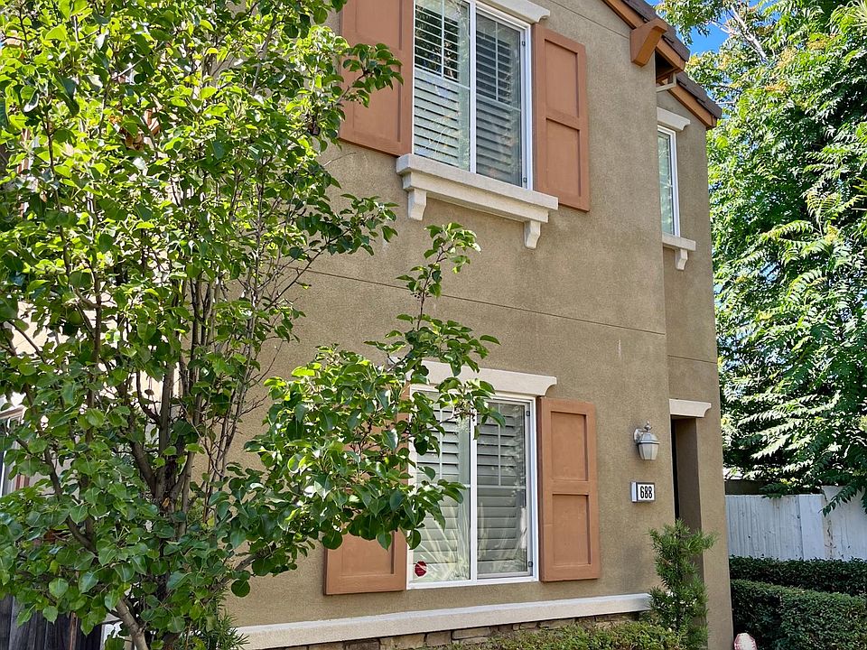 1st image of 688 N 9th St