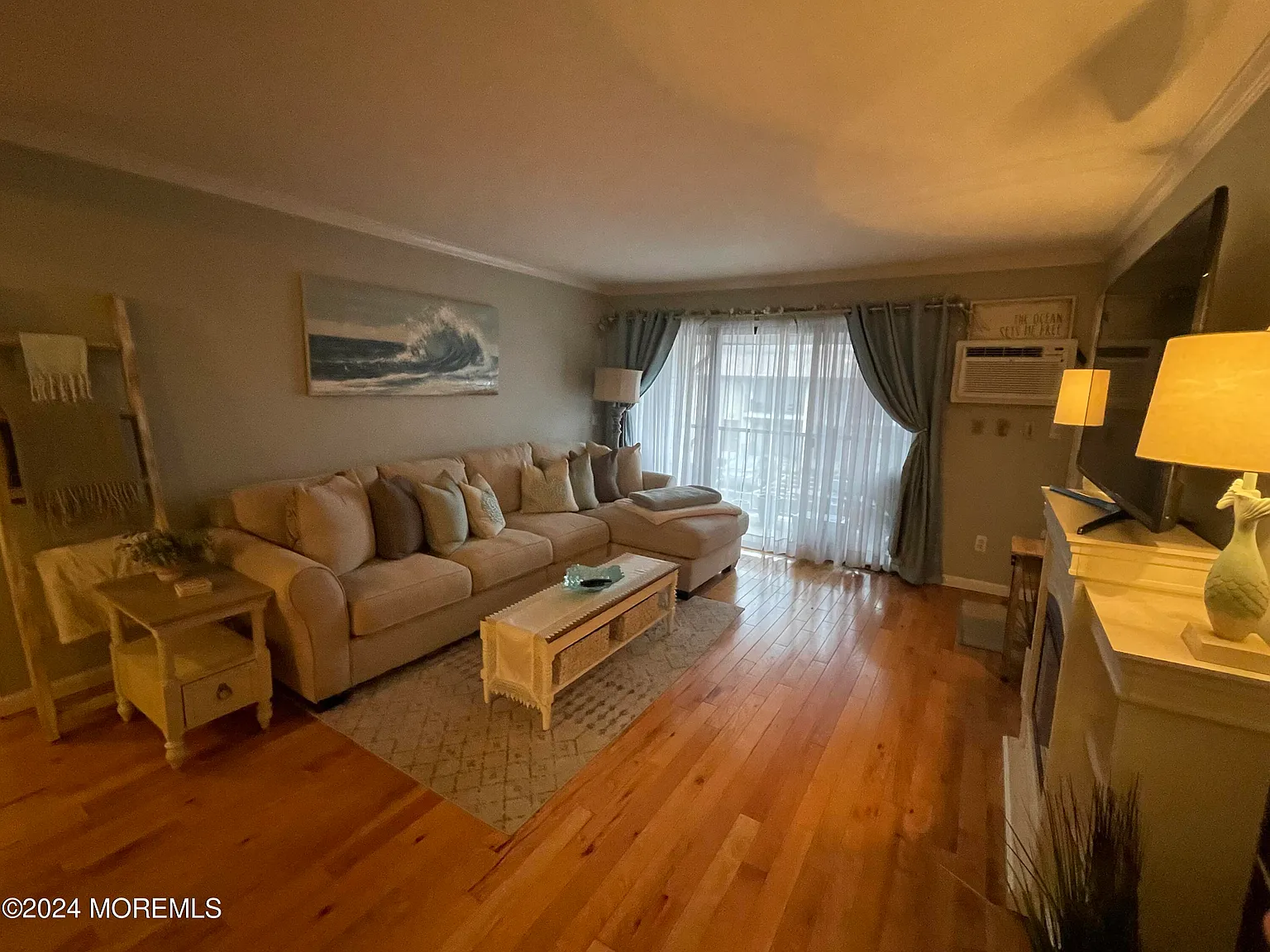 1 bed, 806 sqft, $2,100 — Photo 2