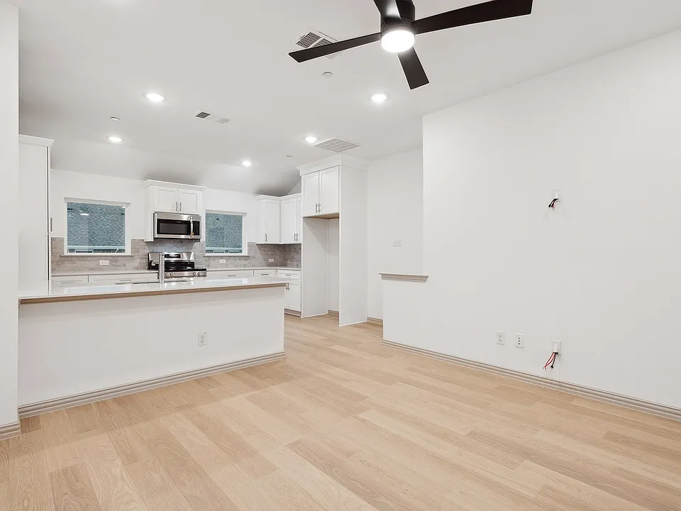 5244 Springlake Pkwy