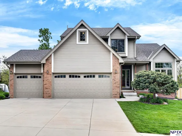 15205 Willow Creek Dr, Omaha, NE 68138