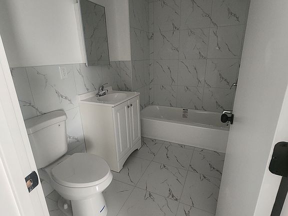 4th image of 25 Riverview Pl #5&6