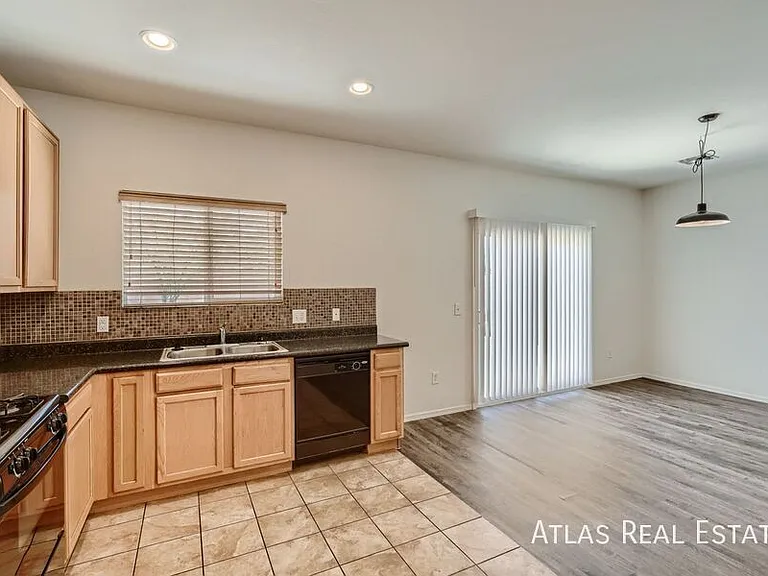 8437 W Green Kingfisher Ln — Photo 8