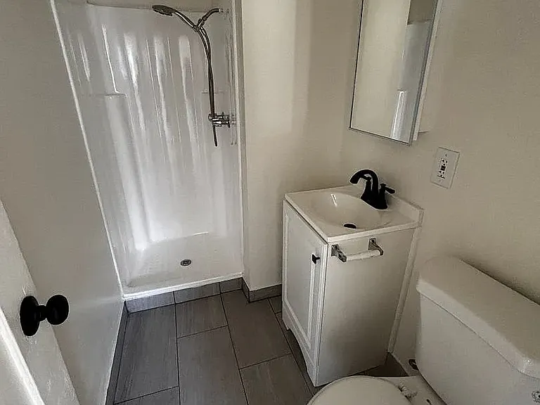 927 Magnolia Ave #13A — Photo 3