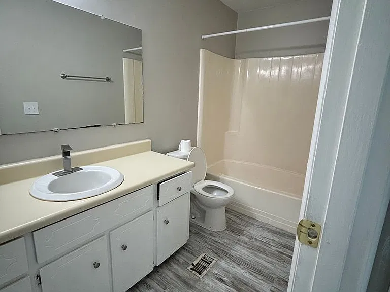 912 Pineland Ave #5 — Photo 15