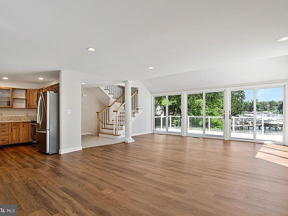 3rd image of 421 Edgewater Rd
