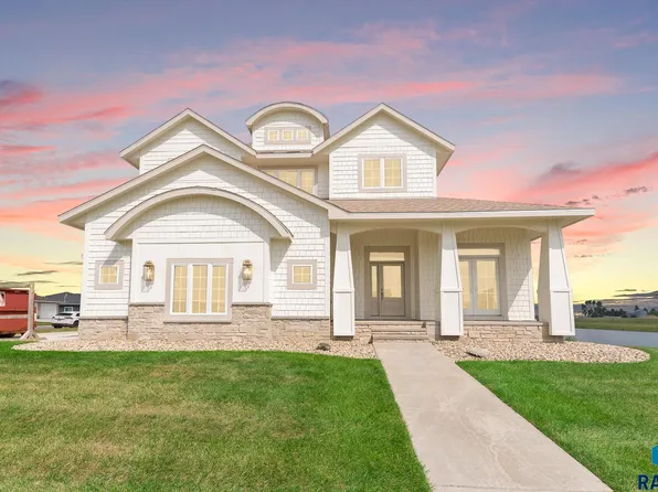 803 Johnson Creek Ct, Harrisburg, SD 57032