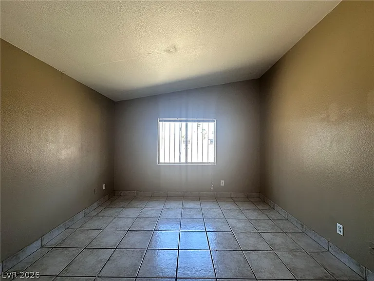 3732 Black Walnut Ave — Photo 9