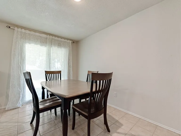 1421 Laurel Hall Ln — Photo 7
