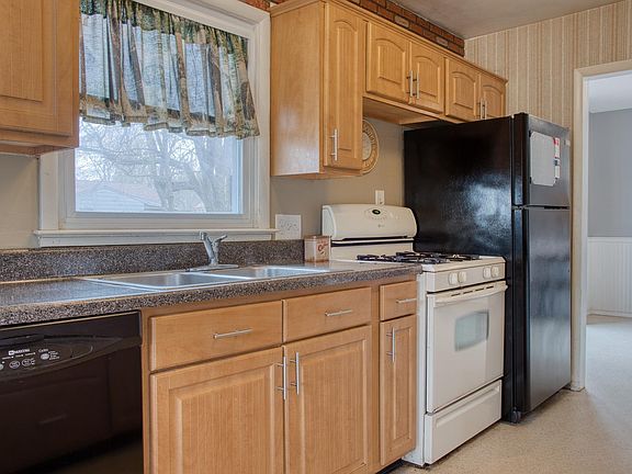 4th image of 1423 Olmstead St