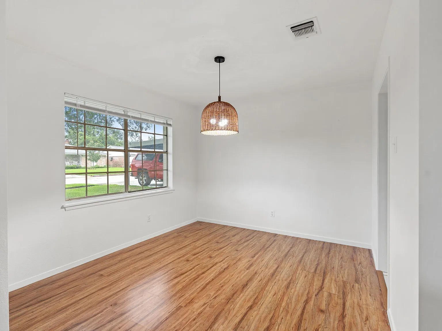 5 bed, 3.5 bath, 2885 sqft, $2,950 — Photo 3