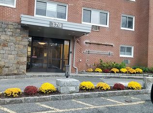 370 Central Park Ave APT 4T, Scarsdale, NY 10583