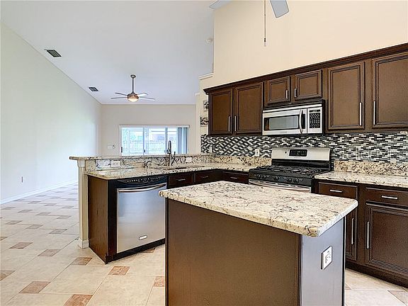 3rd image of 7118 Colonial Lake Dr