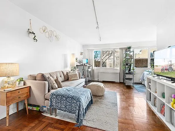101 W 12th St APT 8-C, Manhattan, NY 10011