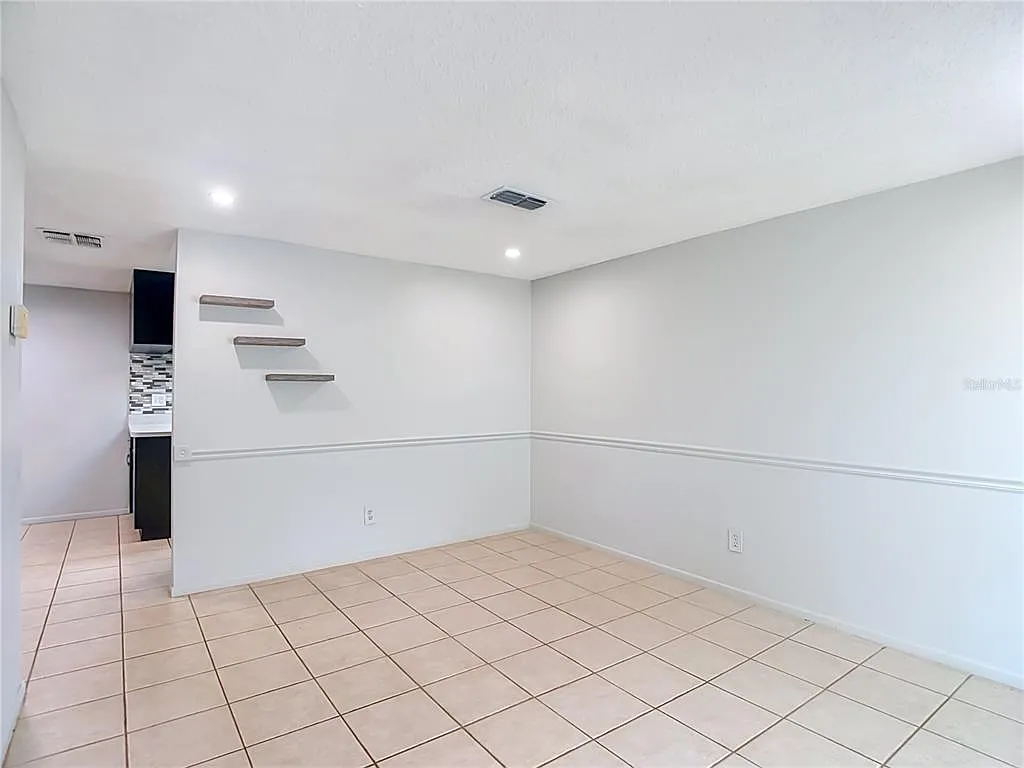 3 bed, 1.0 bath, 1726 sqft, $2,200 — Photo 4