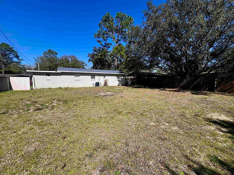 809 Briandav St — Photo 18