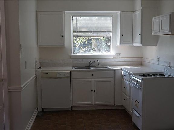3rd image of 2103 Tolosa Dr