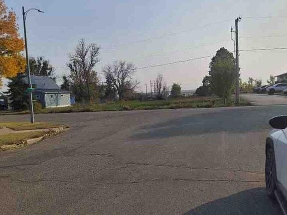 5th image of 401 15th Ave W