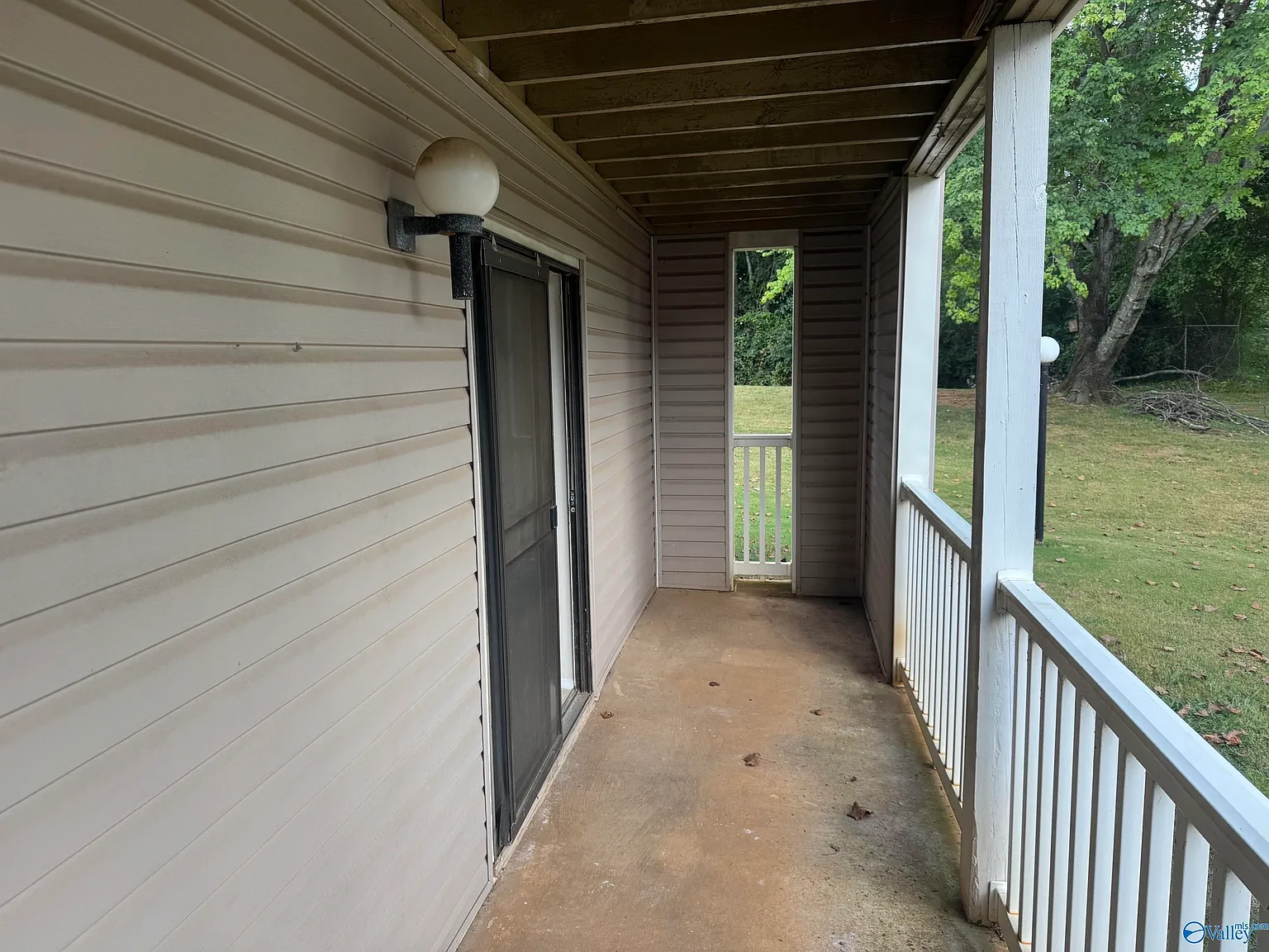 1 bed, 1.0 bath, 741 sqft, $1,100 — Photo 3