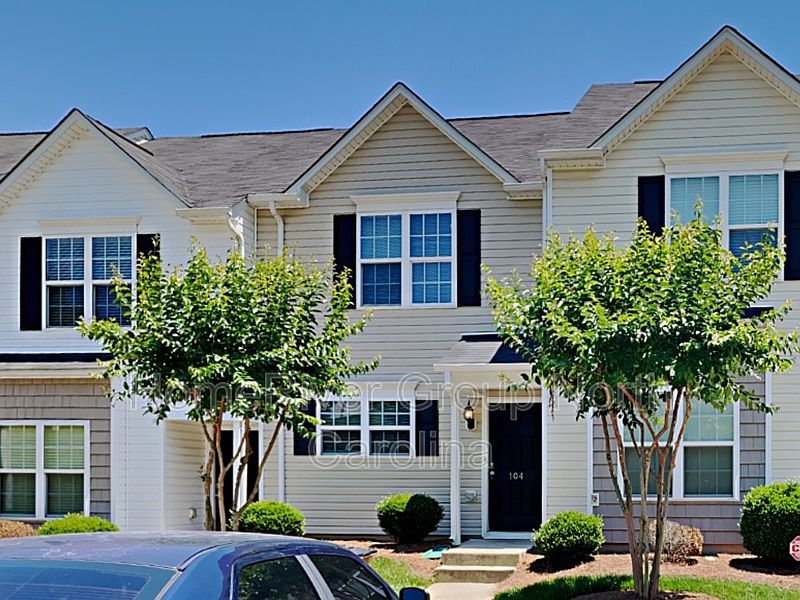 1st image of 104 Swan Haven Ln