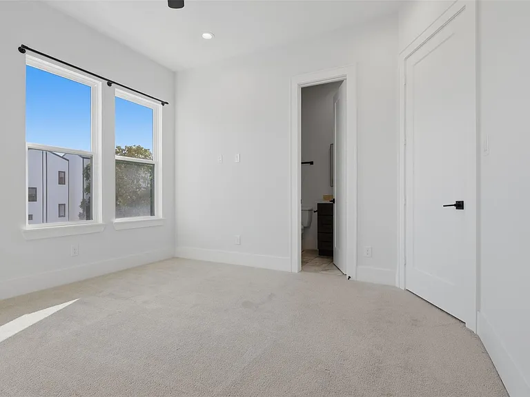 2213 Francis St — Photo 23