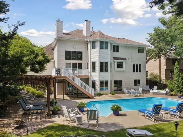 315 Oak Ridge Dr, Vadnais Heights, MN 55127