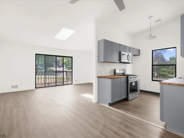 1616 Spruce Hills Dr, Glen Gardner Boro, NJ 08826