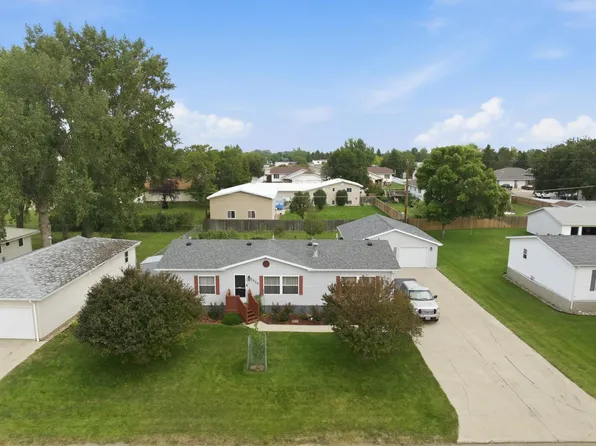 2909 1st St SE, Minot, ND 58701