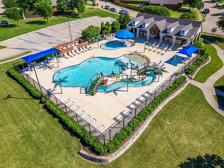 403 Connemara Trl — Photo 40