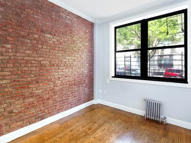 334 E 6th St #1A — Photo 3
