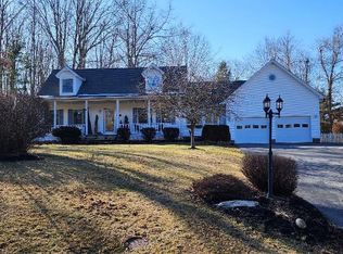 357 Mont Phillips Rd, Shady Spring, WV 25918