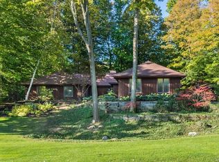 22 Middlebury Rd, Orchard Park, NY 14127