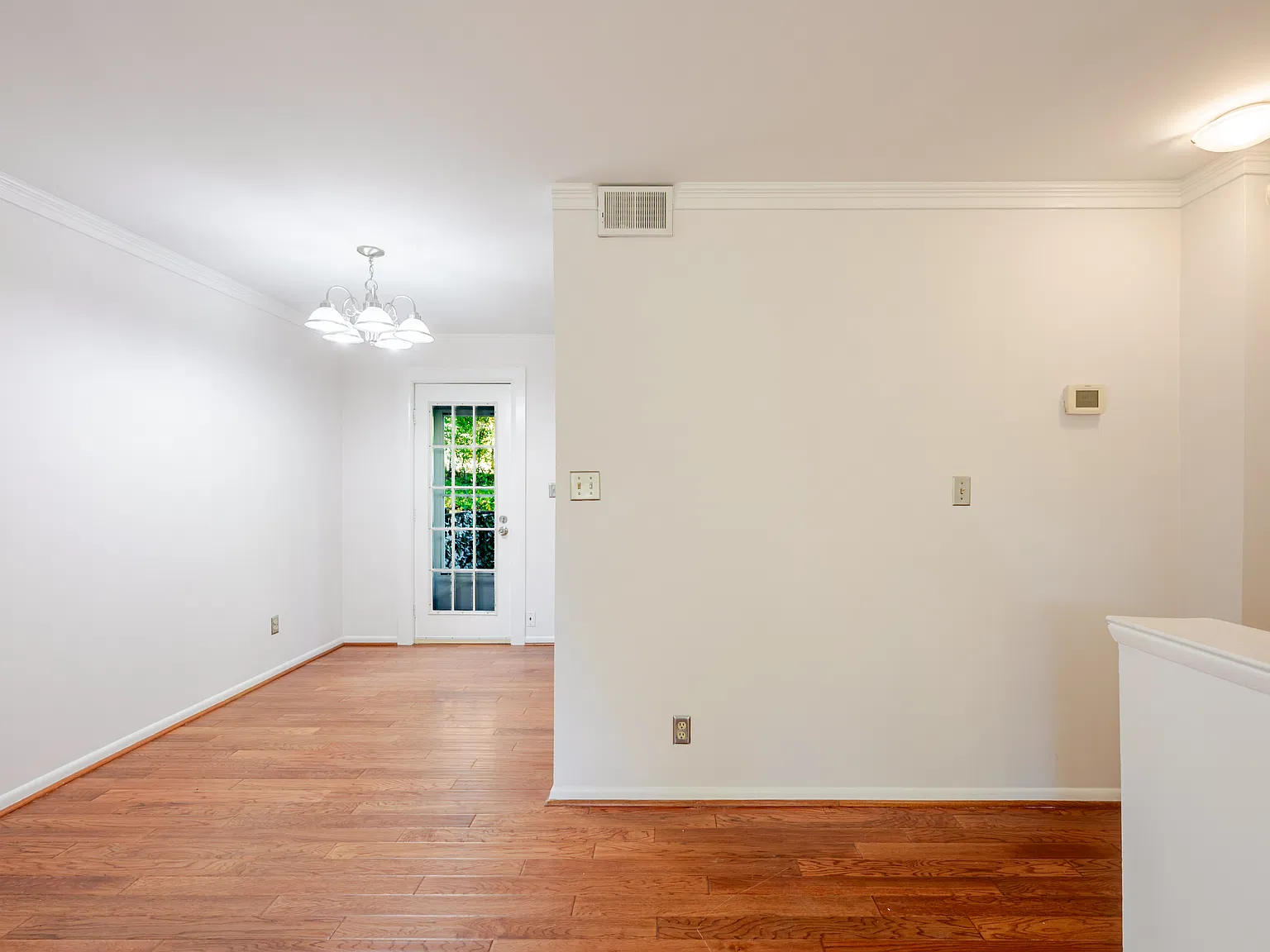 2 bed, 875 sqft, $2,345 — Photo 4