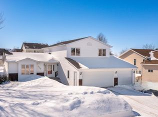 2735 Springfield St, Bismarck, ND 58503